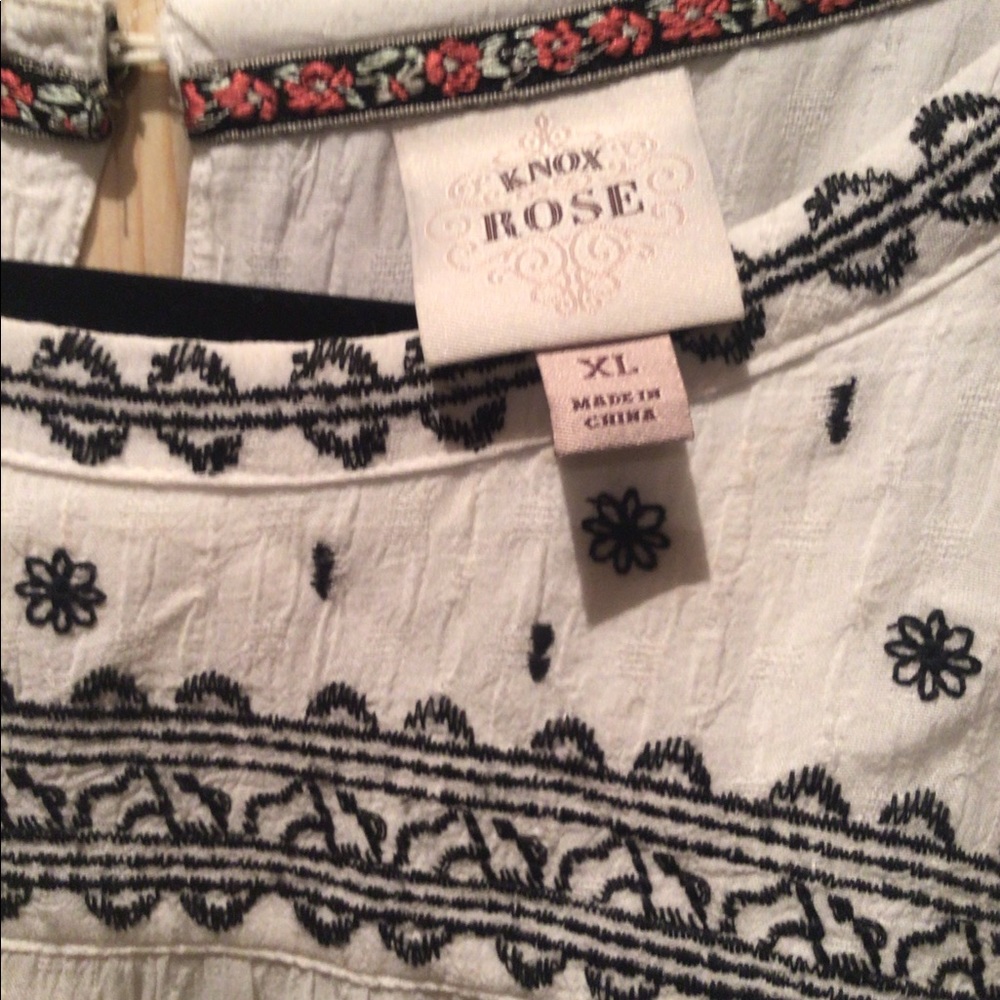 Knox Rose XL peasant top beautiful embroidered print